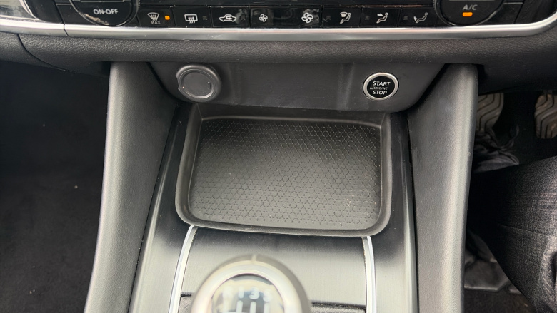 Nissan Qashqai 1.3 DiG-T MH N-Connecta 5dr Petrol Hatchback